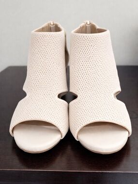 Breezy Knit Open-Toe Mules in Cream